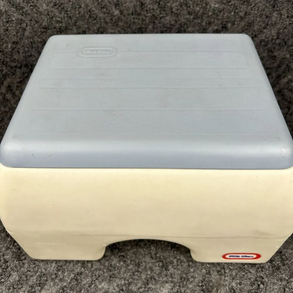 Vintage 1985 Little Tikes Tykes Step Stool Blue & White USA Made 11.5"x9.5"x7.5" - Picture 2 of 13